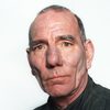 Pete Postlethwaite as Maurice Fischer